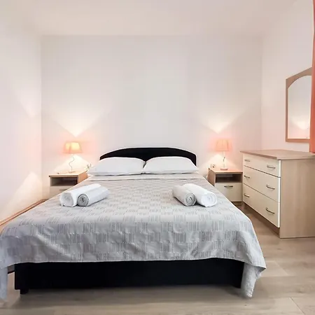 Apartamento Gorgeous In Tribunj With Wifi *