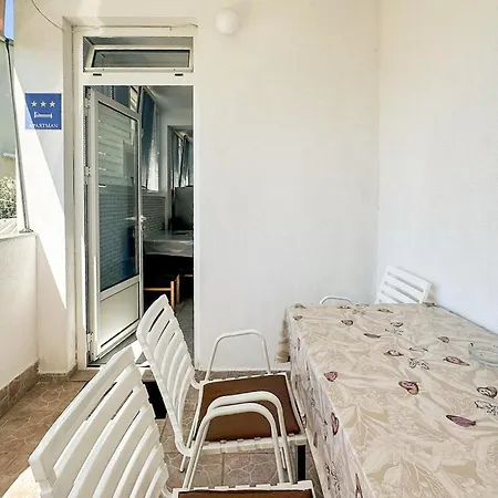 Gorgeous In Tribunj With Wifi Apartamento Tribalj
